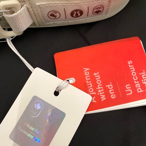 Lululemon Team Canada 22 Future Legacy Crossbody Bag - Picture 12 of 13